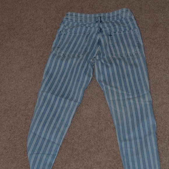 Pilcro and the Letter Press High rise Slim capris - Picture 1 of 5